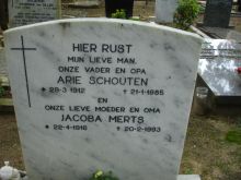 1985 Grafsteen Arie Schouten en Jacoba Merts [RK begraafplaats Soesterberg]  